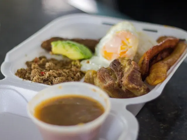 What Is Colombia’s National Dish? The Story, Recipe, and Cultural Meaning of Bandeja Paisa (2026 Guide)