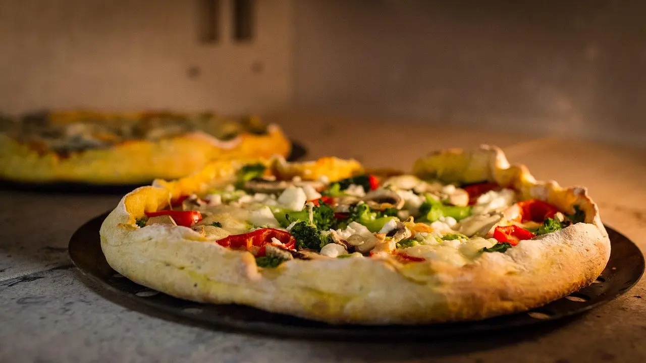 how to reheat pizza